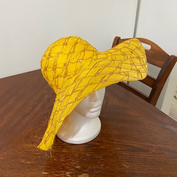 Summer yellow hat - Picture 3 of 6